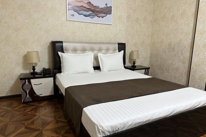 Room 15 of 27