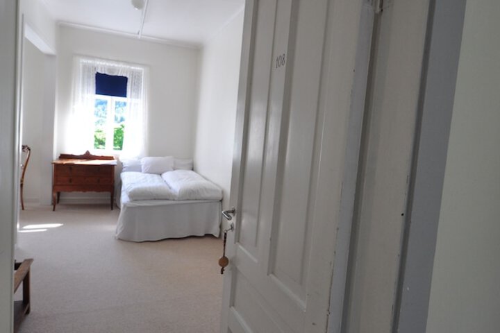 Room 30 of 53