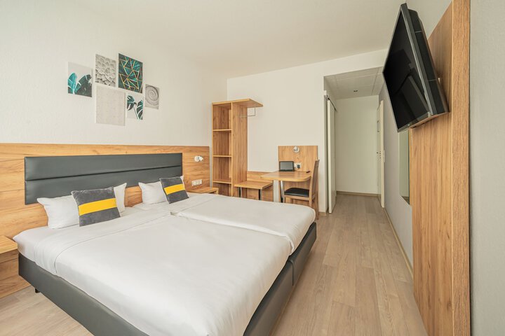 Room 7 of 24