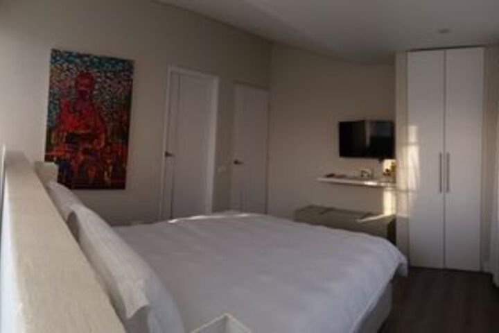 Room 14 of 22