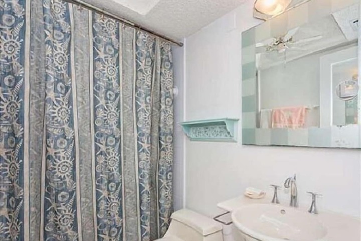Room 21 of 25