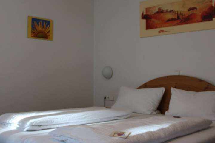 Room 4 of 32