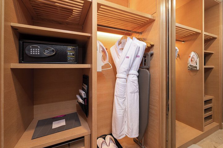 Room 25 of 79