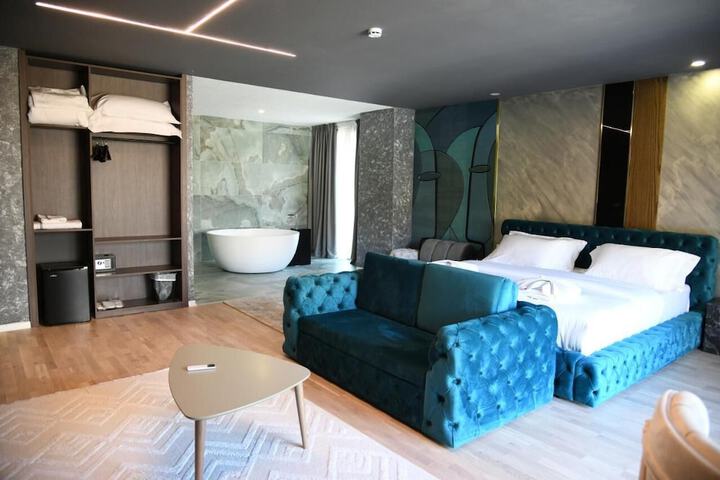 Room 14 of 56