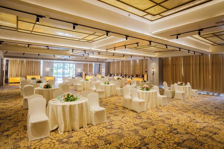 Ballroom/Hall 63 of 78