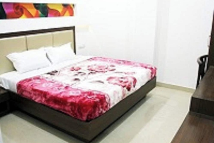 Room 4 of 19