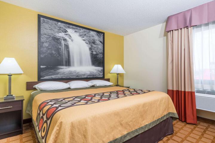 1 King Bed (12 of 14)