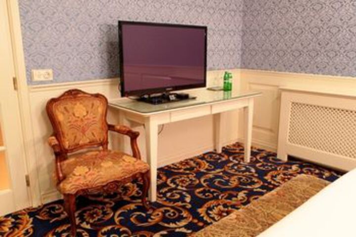Room 14 of 16