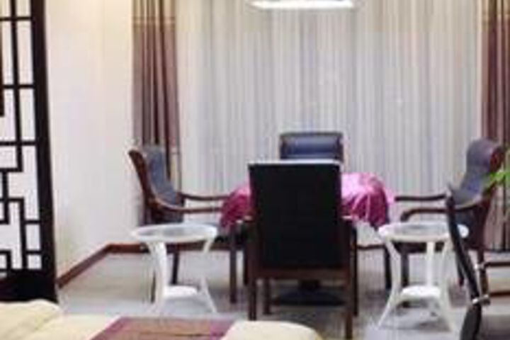 Room 7 of 33