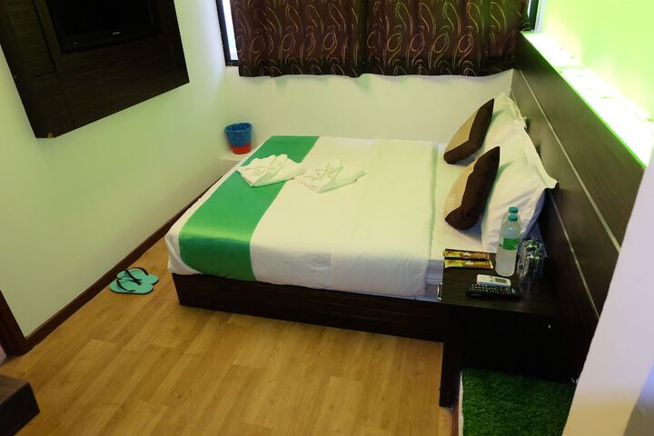 Room 10 of 33