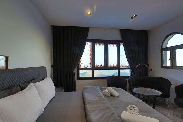 Room 7 of 74