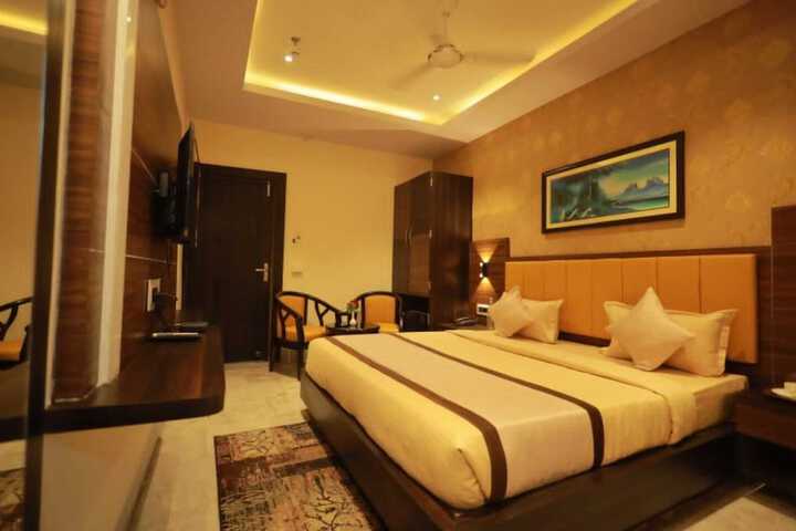 Room 5 of 13