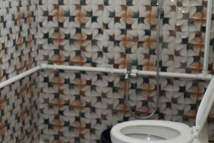 Room 5 of 12
