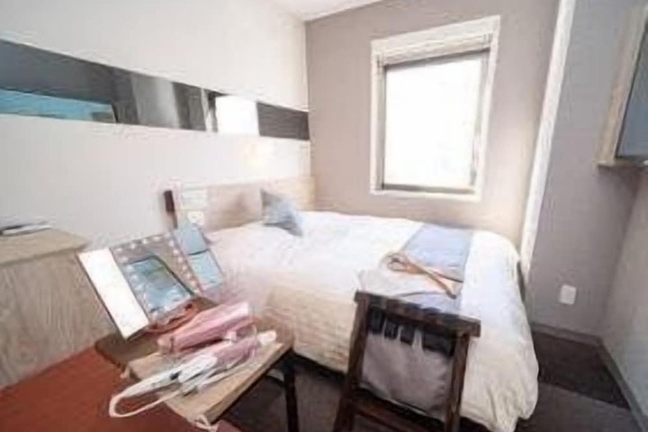 Room 12 of 128