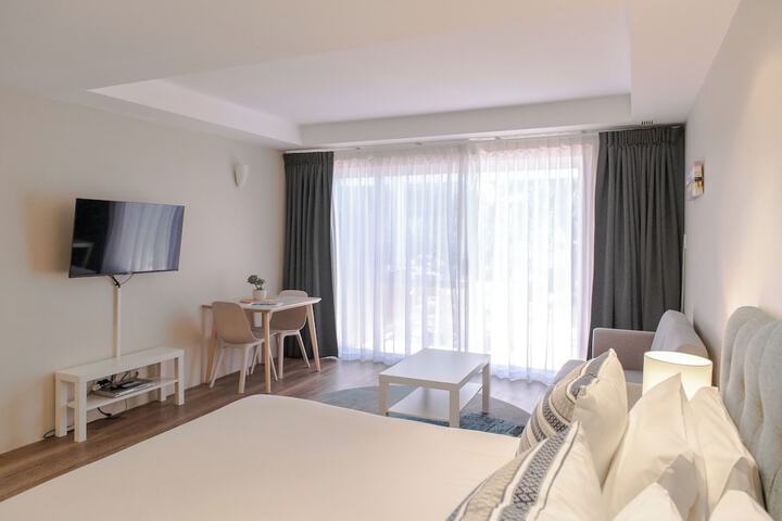 Room 6 of 60