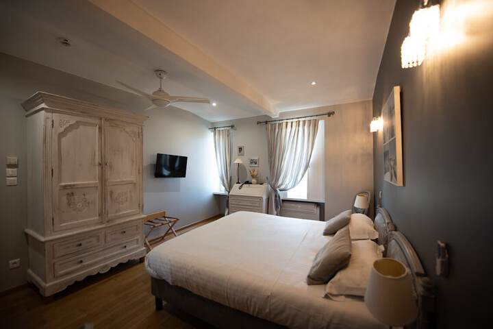 Room 3 of 70