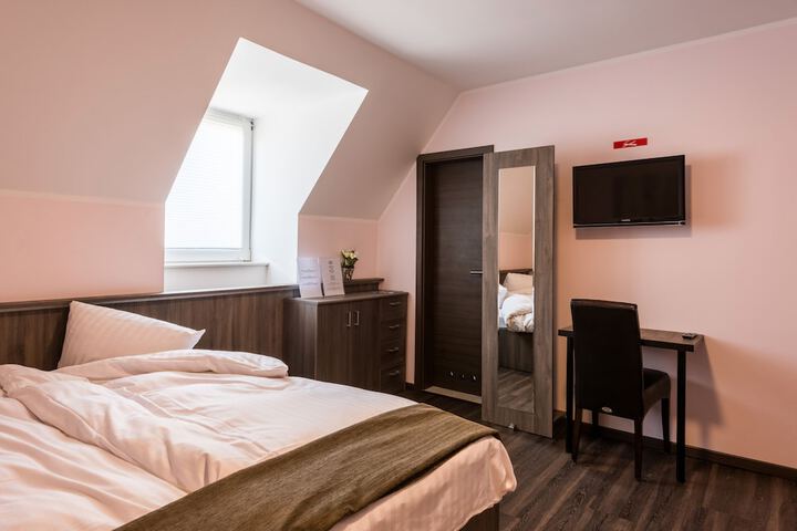 Room 15 of 38