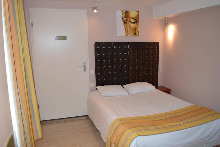 Room 4 of 38