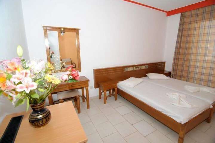 Room 3 of 16