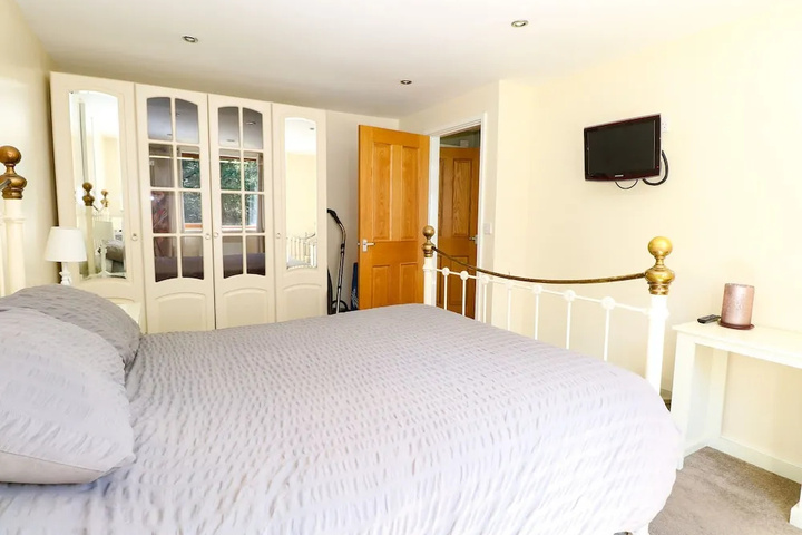Room 4 of 10