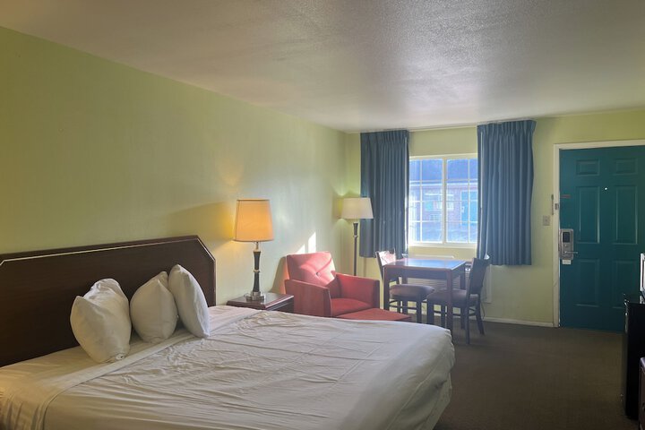 Room 8 of 19