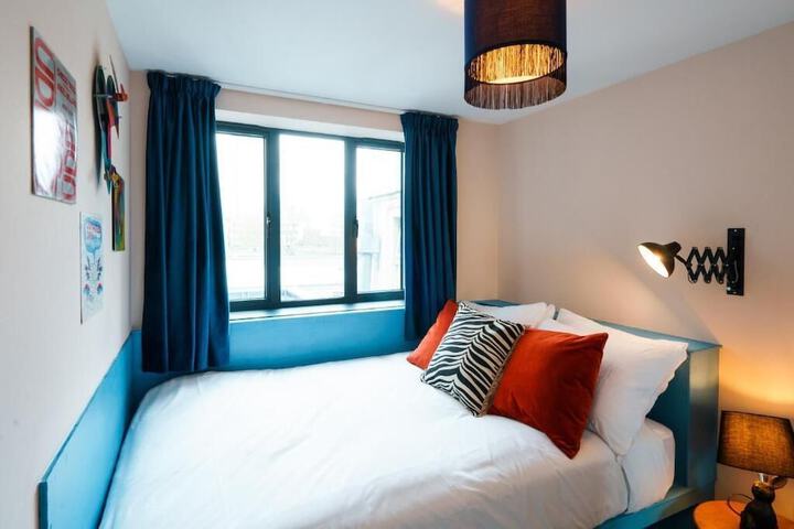 Room 2 of 9