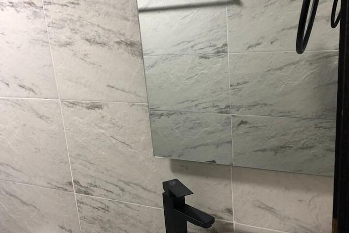 Room 18 of 25