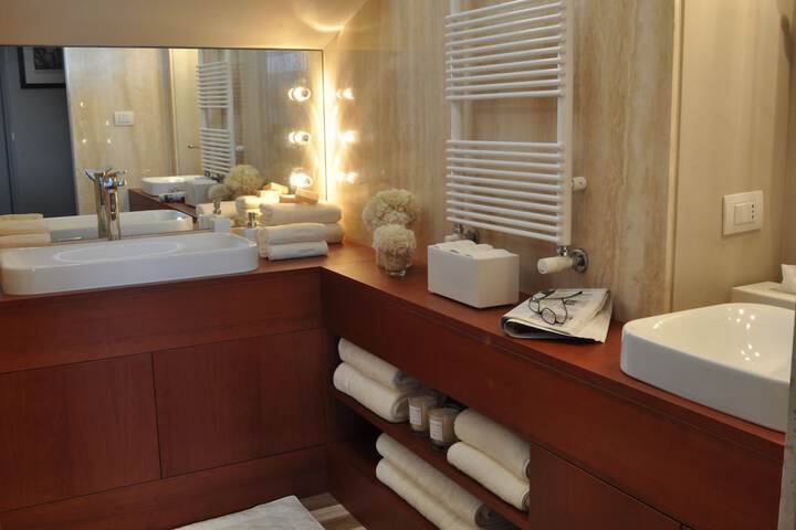 Room 52 of 67