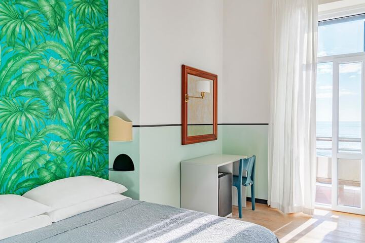 Room 14 of 32