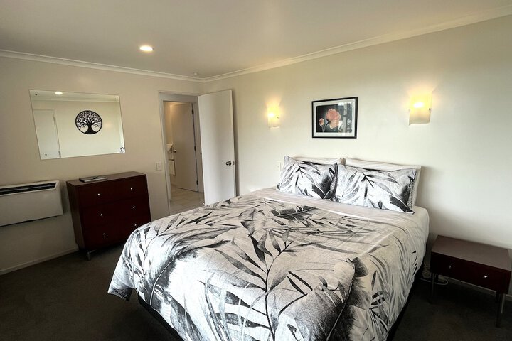 Room 4 of 40