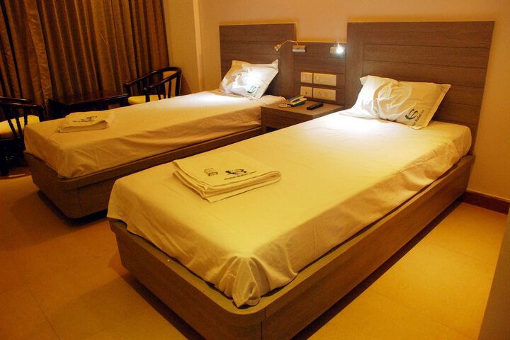 Room 8 of 16