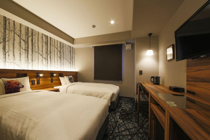 Room 8 of 33