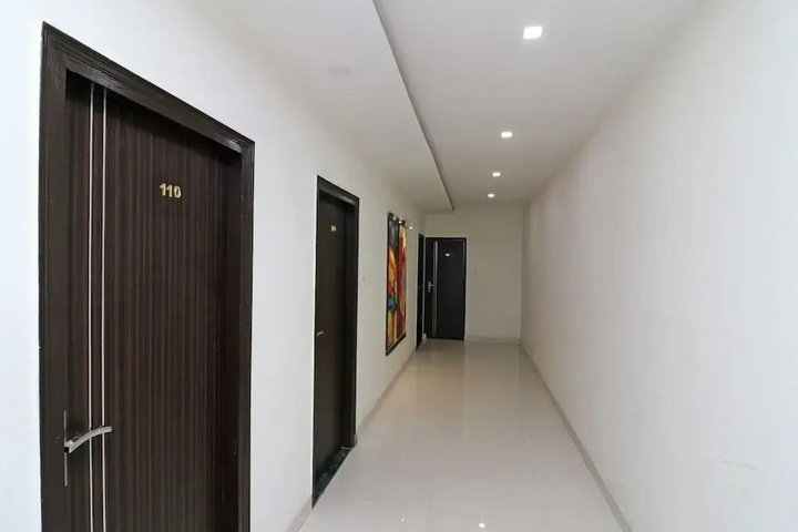 Room 13 of 16