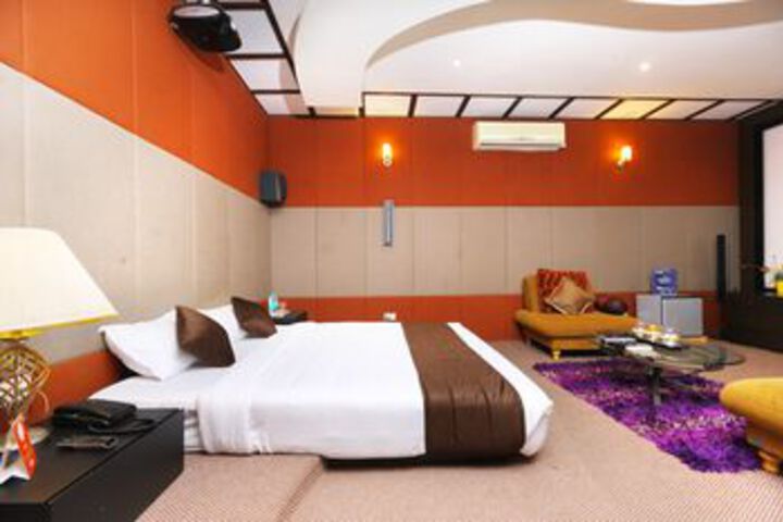 Room 16 of 26