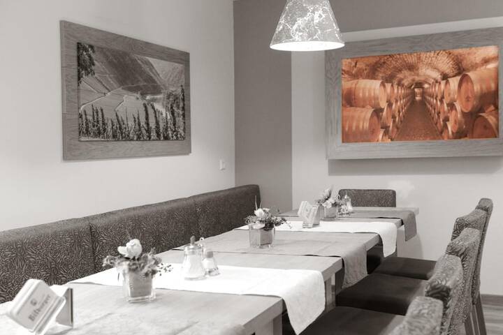 Dining 51 of 56