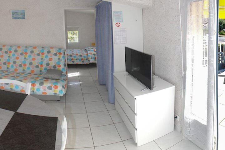Room 10 of 50