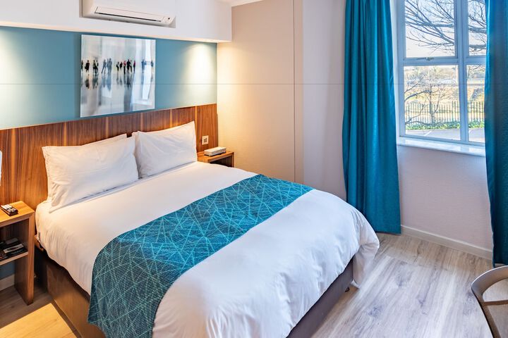 Room 4 of 32
