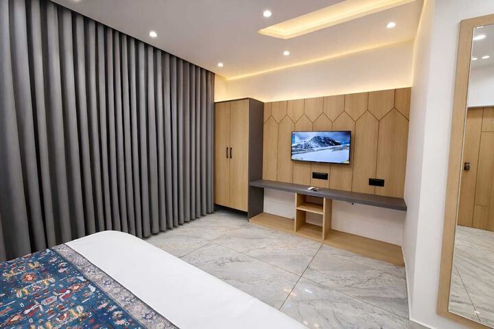 Room 14 of 27
