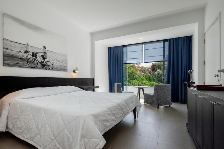 Room 32 of 182