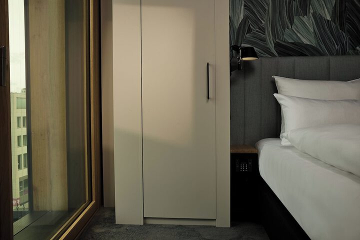 Room 7 of 43