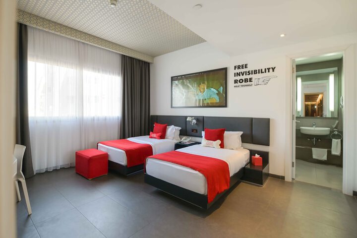 Room 46 of 100