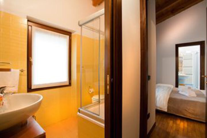 Room 8 of 30