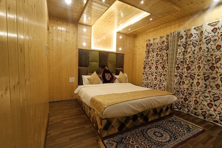 Room 43 of 68