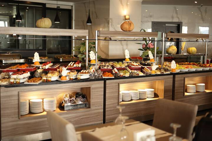 Dining 102 of 164