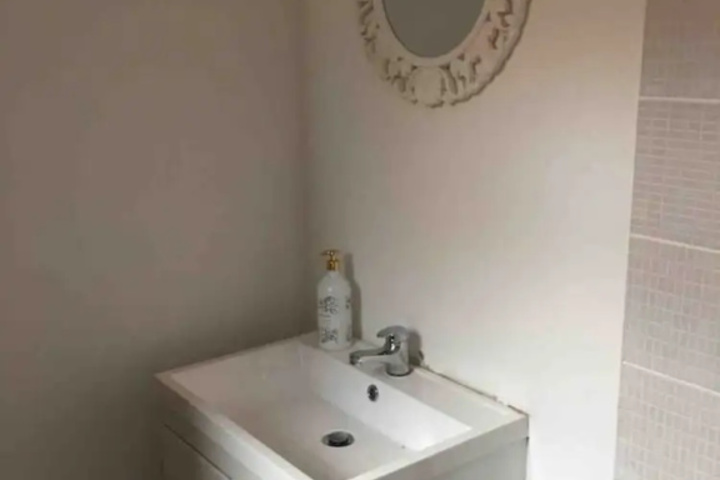 Room 9 of 11