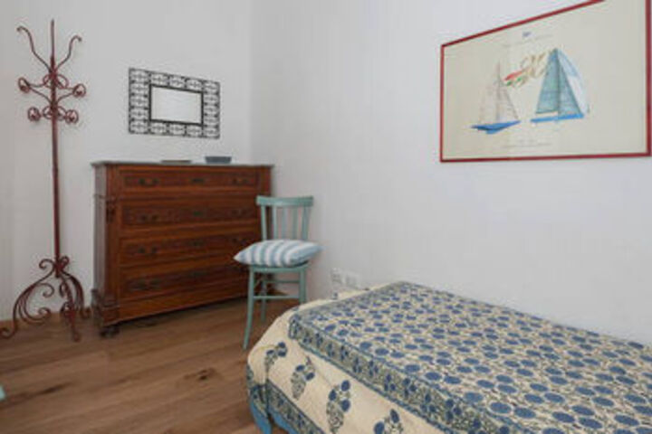 Room 13 of 34