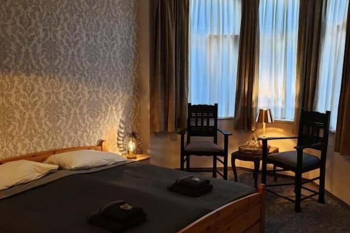 Room 10 of 43