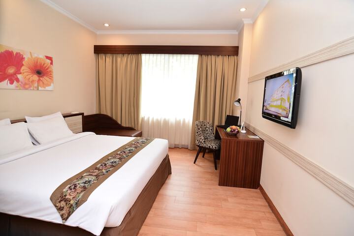 Room 10 of 33