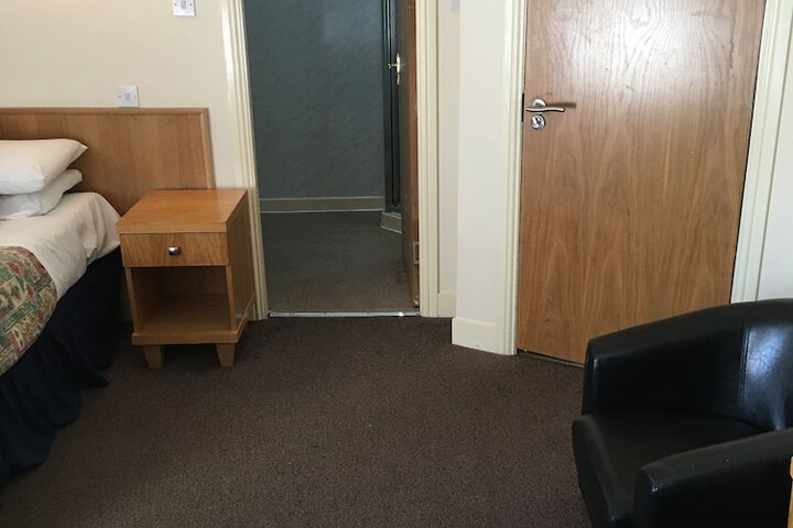 Room 14 of 80