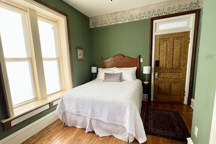 Room 16 of 40